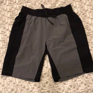 Men’s Lululemon Shorts. With liner. Size M
